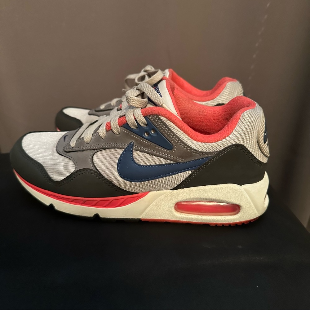 ‼️MOVING SALE‼️ Nike Air Max Women’s size 8 - Red/Navy/Black/Gray
